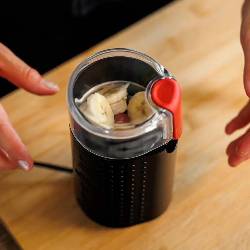 Les bananes un ingrédient indispensable pour Laurie de La Tribu des Kawas qui te prépare une boisson réconfortante ; le lupin banane