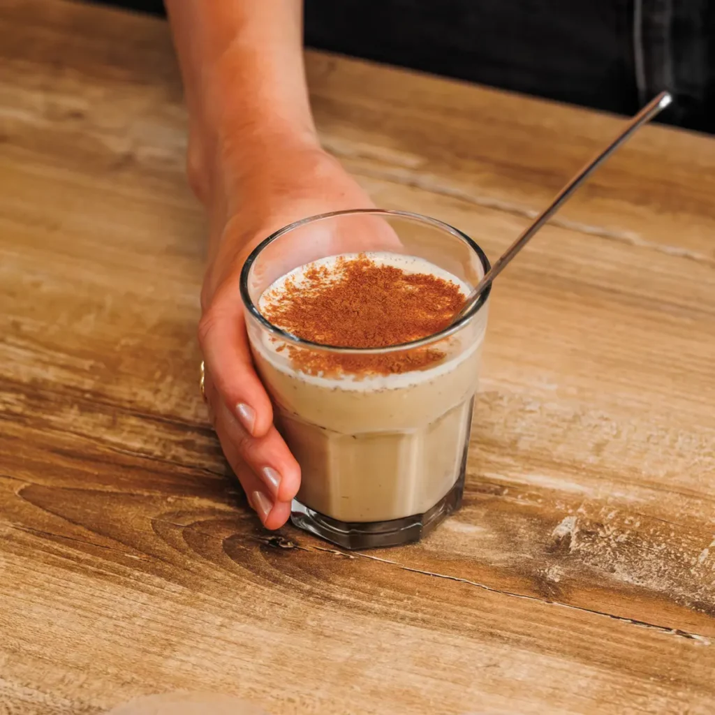 voici une boisson chaude à découvrir sans hésiter : le lupin banane proposée par La Tribu des Kawas, un vrai moment de réconfort !