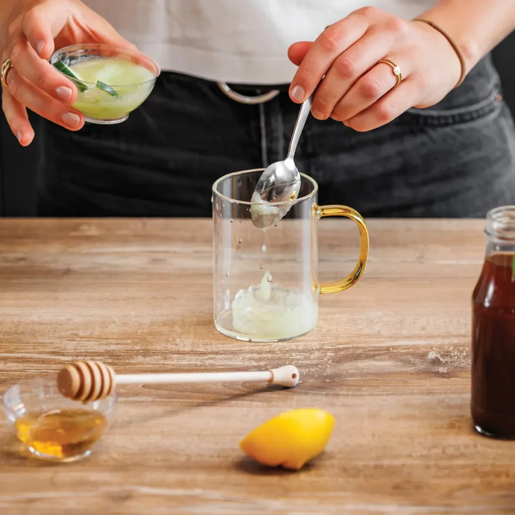 du concombre, du citron… des ingrédients indispensables dans la recette de cette boisson glacé au lupin offerte par LA Tribu des Kawas